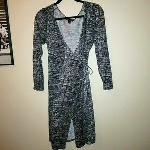 Banana Republic Patterned Wrap Dress L Curvy